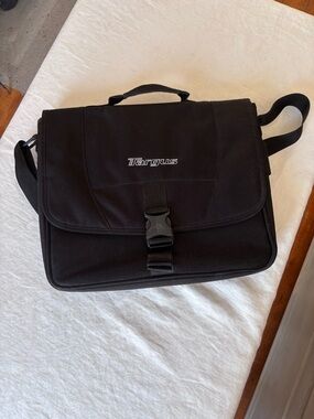 Black Targus Laptop Messenger Bag Adjustable Strap Multi Pocket Padded